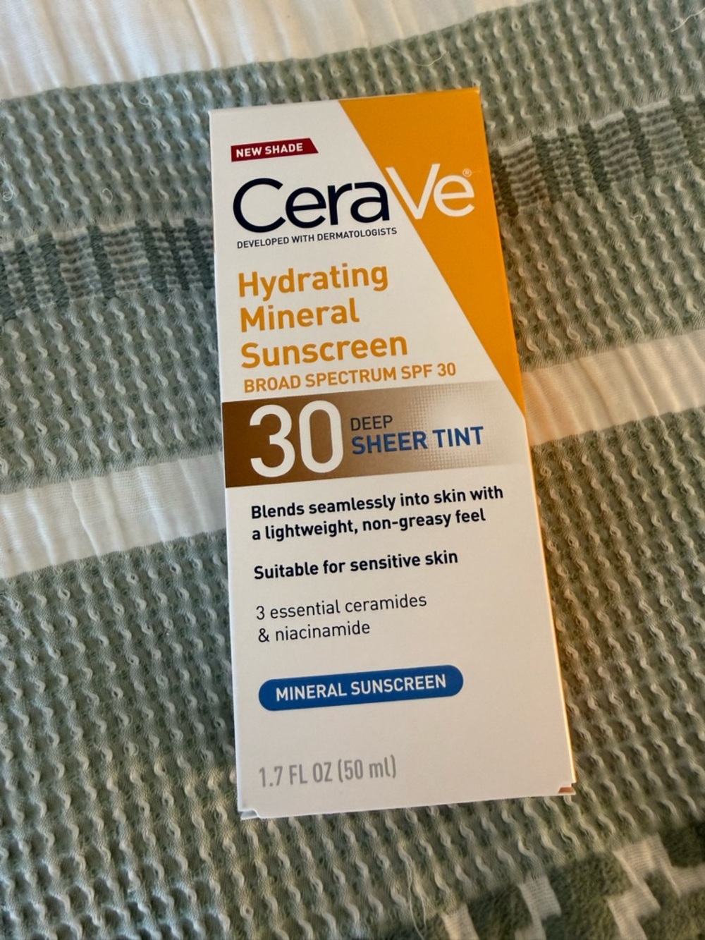 CeraVe Hydrating Mineral Sunscreen SPF 30 - Deep Sheer Tint, 1.7 fl oz
